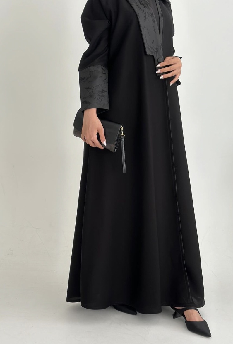 للبيع عباية كريب كوري مع جاكار