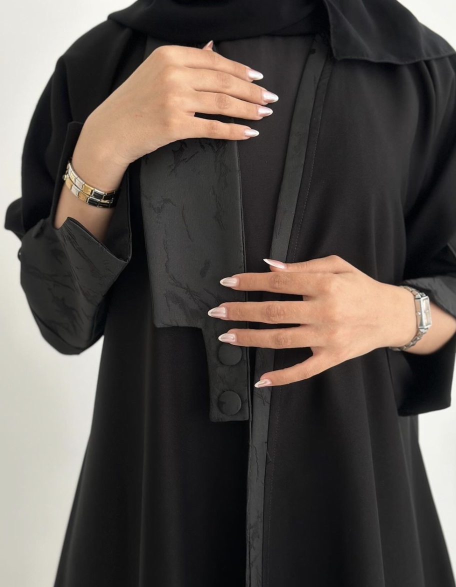 للبيع عباية كريب كوري مع جاكار