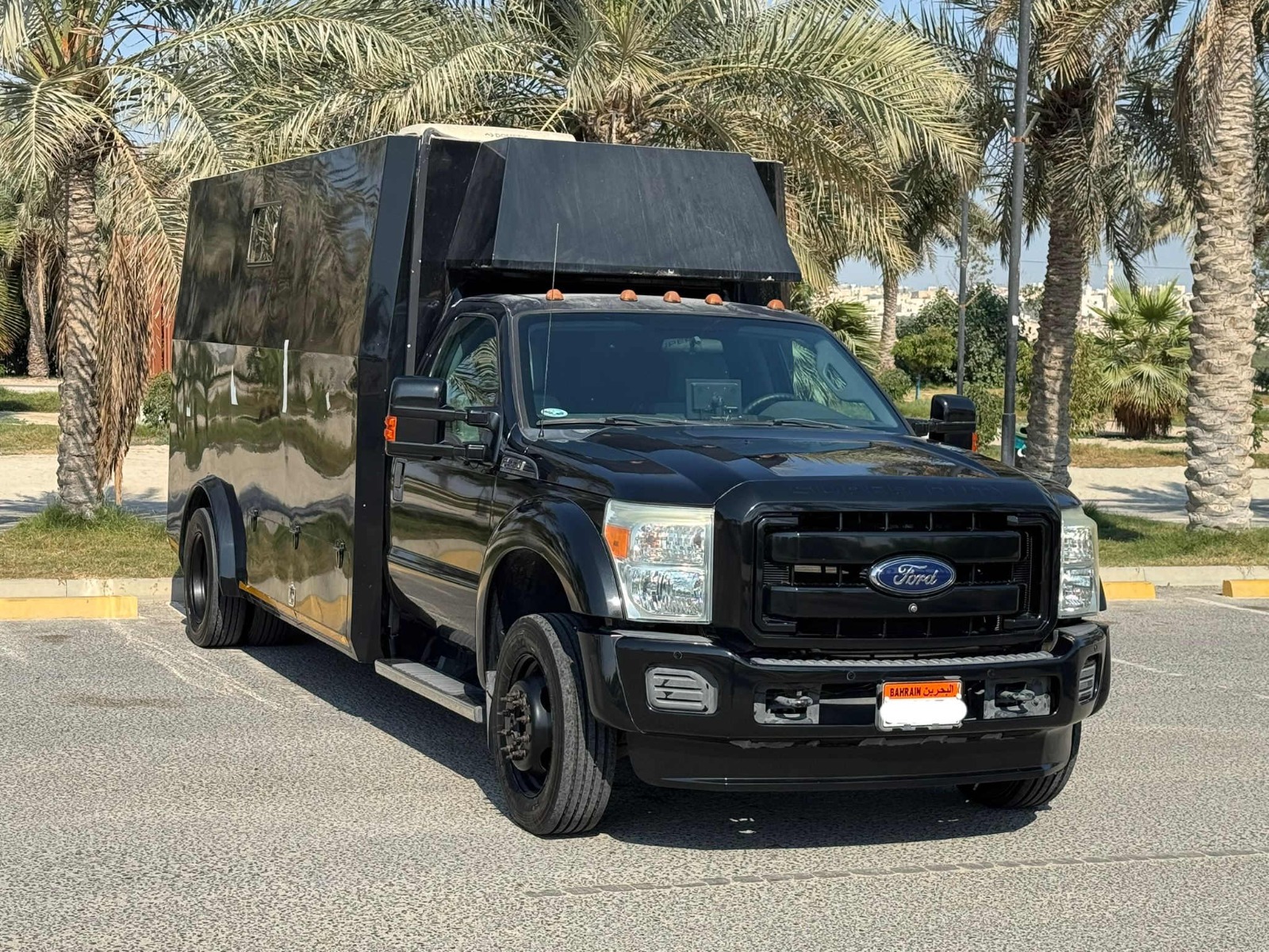 Ford F-550 / 2016 (Black)