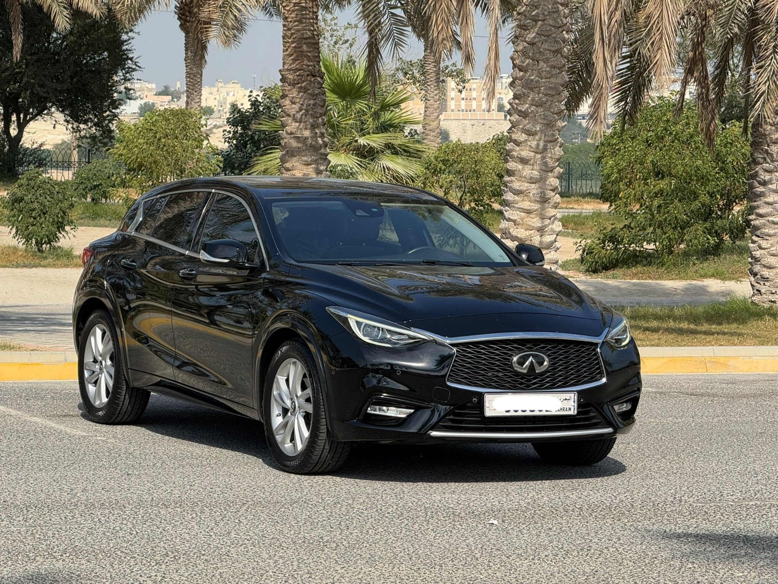 Infiniti Q-30 / 2017 (Black)