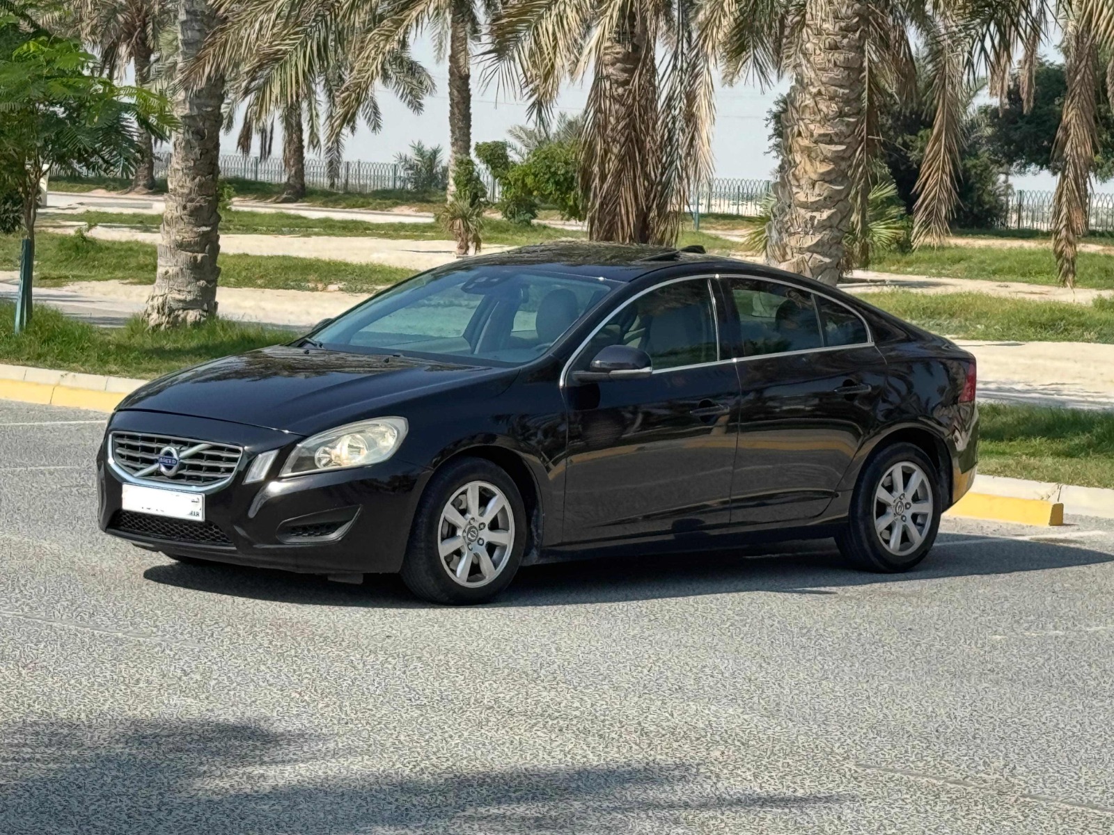 Volvo S60 T6 / 2011 (Black)