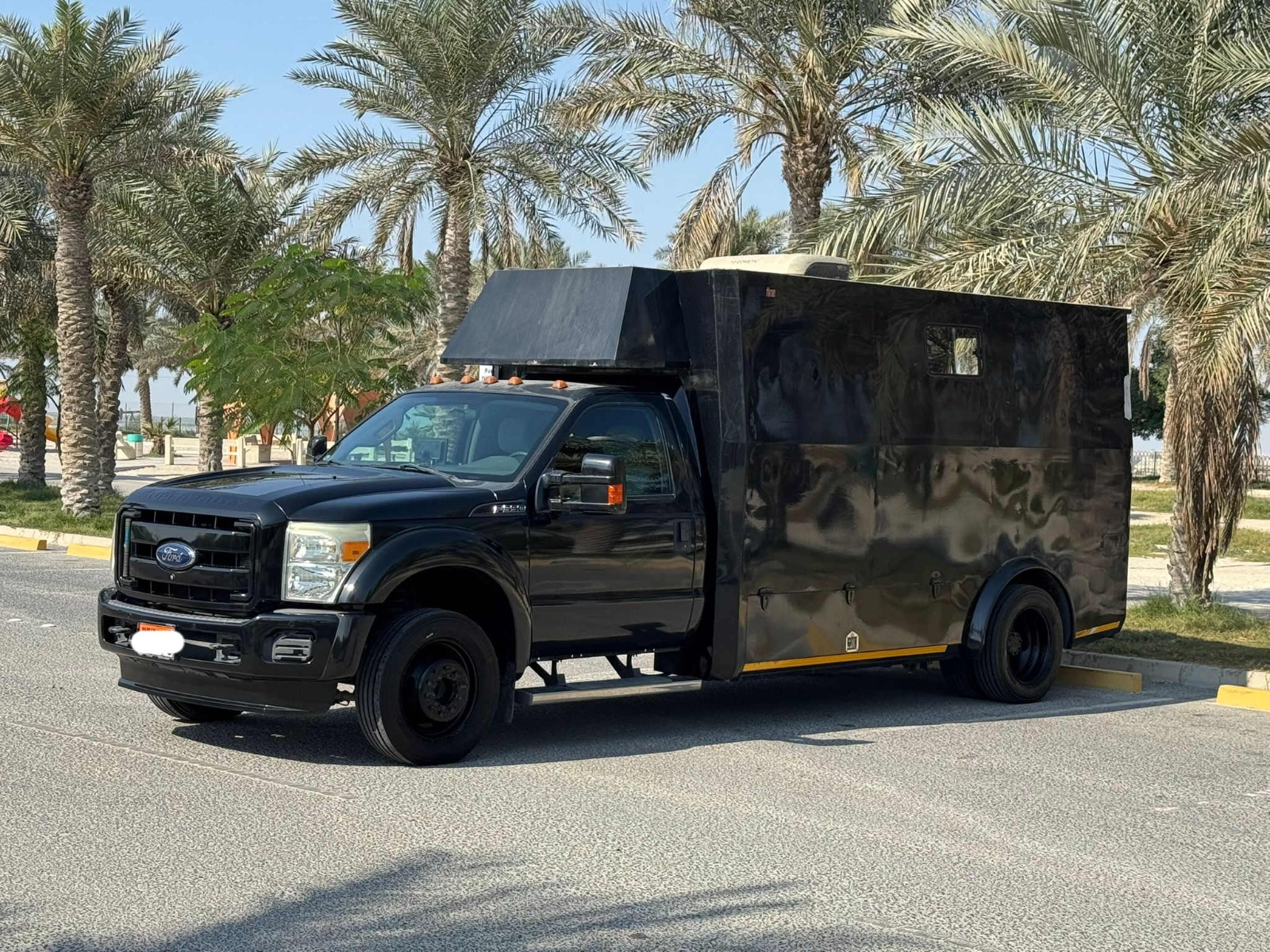 Ford F-550 / 2016 (Black)