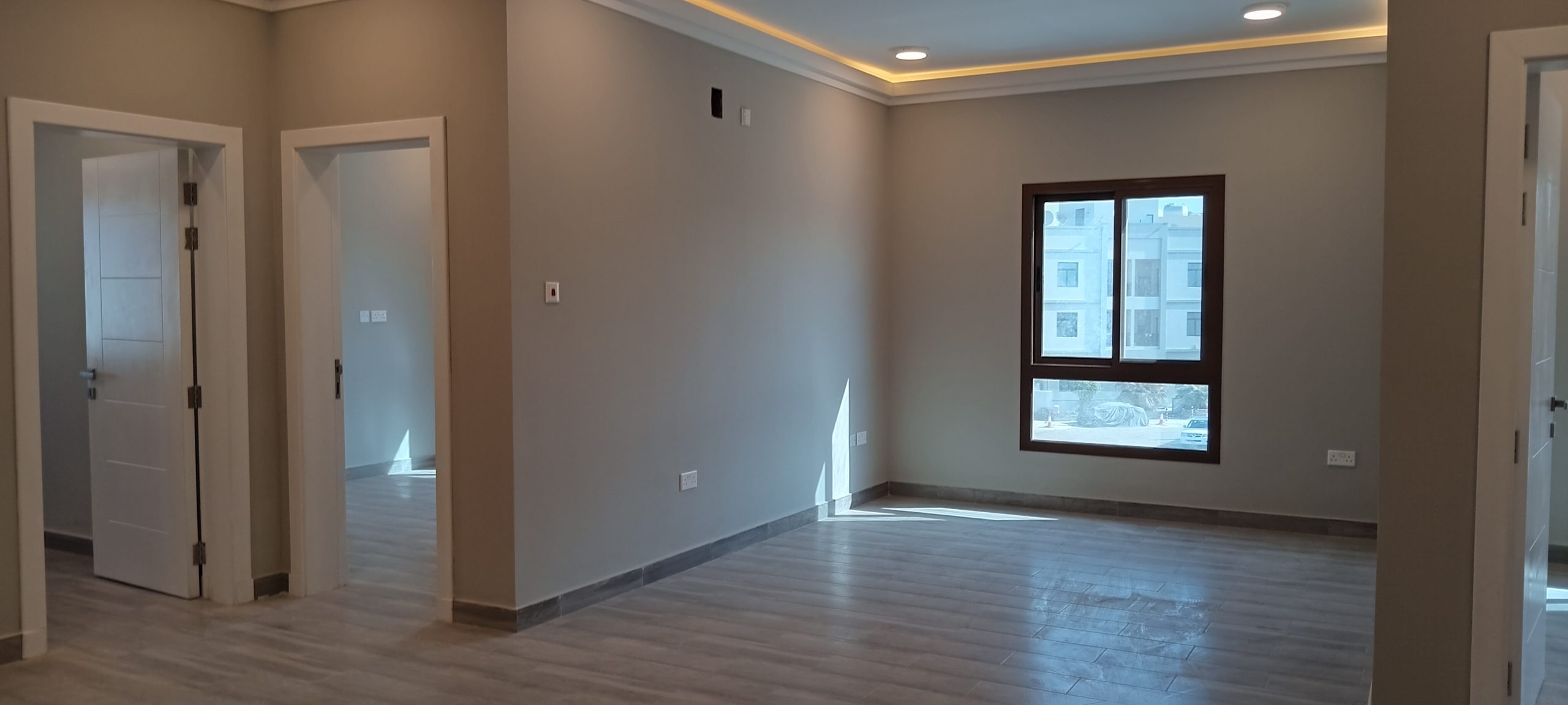 للايجار شقة جديده 3 غرف قرب الجامعه ama