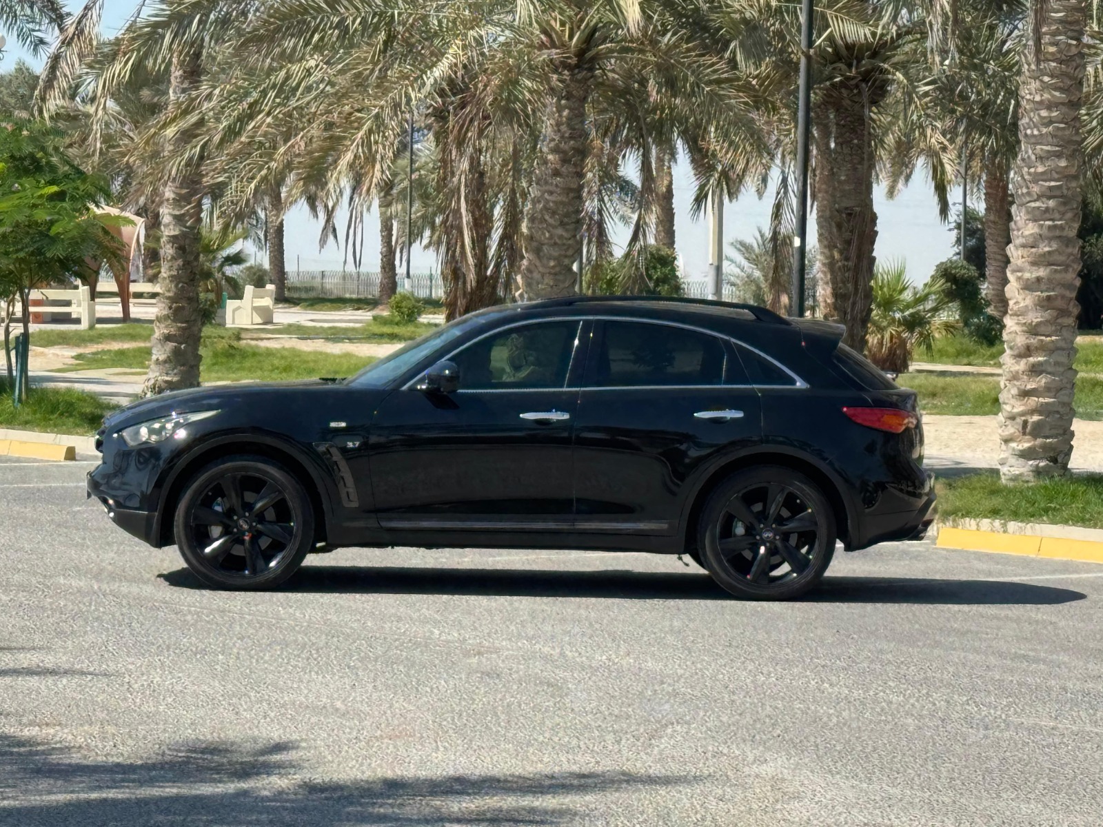 Infiniti QX-70S 2016 (Black)