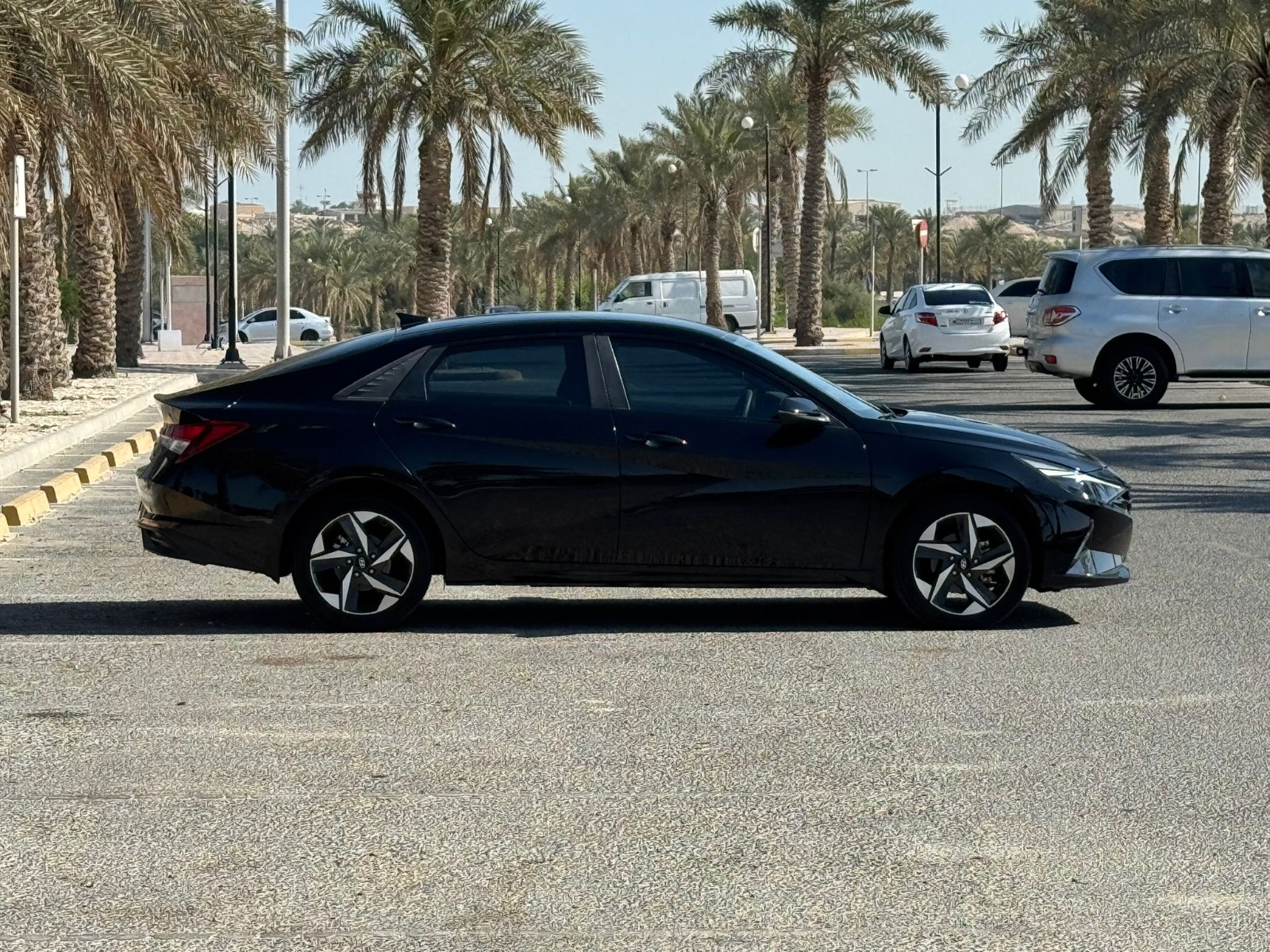 Hyundai Elantra 2022 (Black)