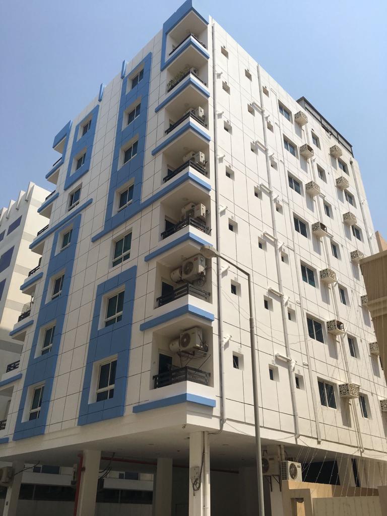 مبنى للبيع في الحد