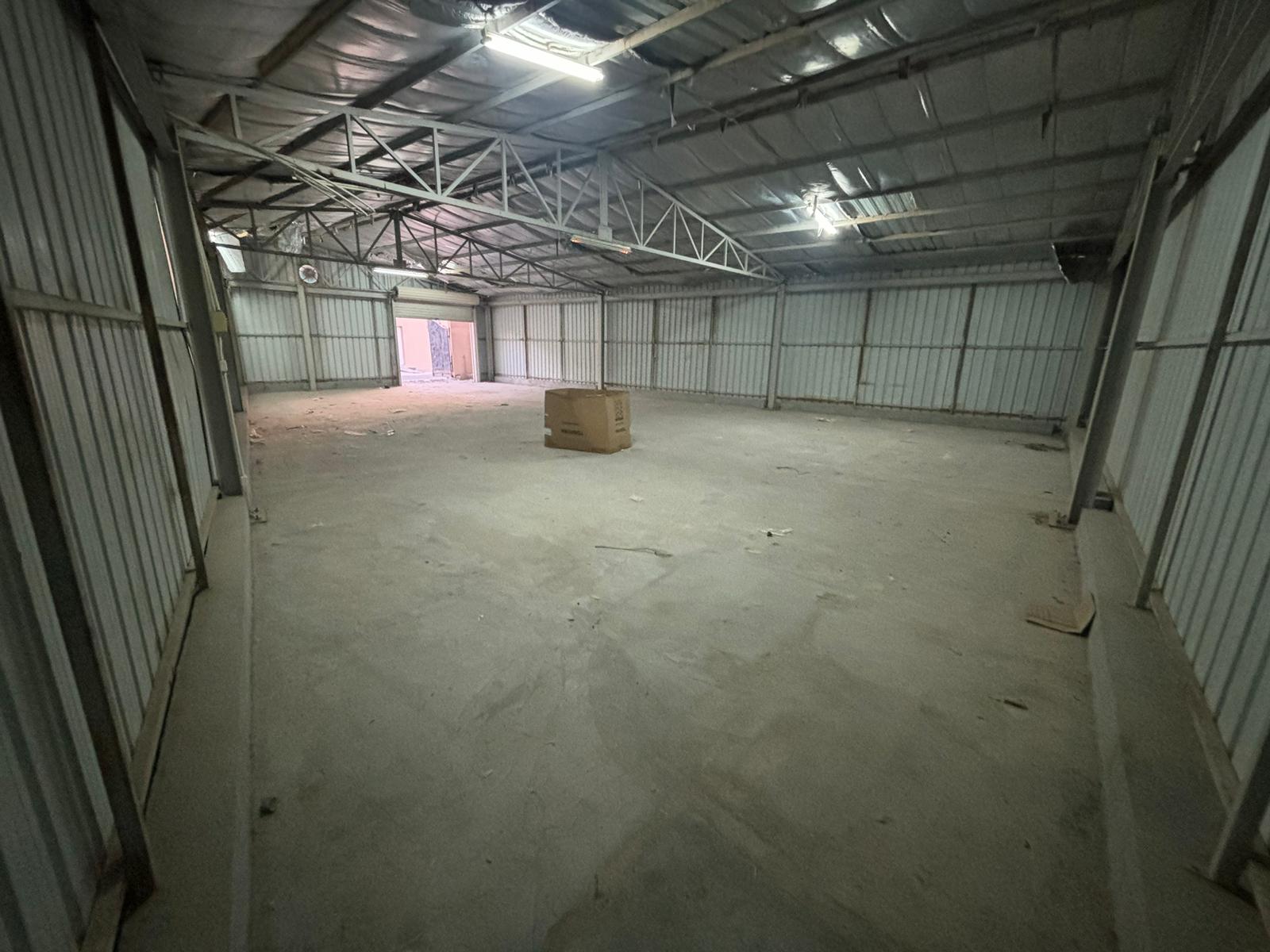 للايجار مستودع متعدد الاستخدامات