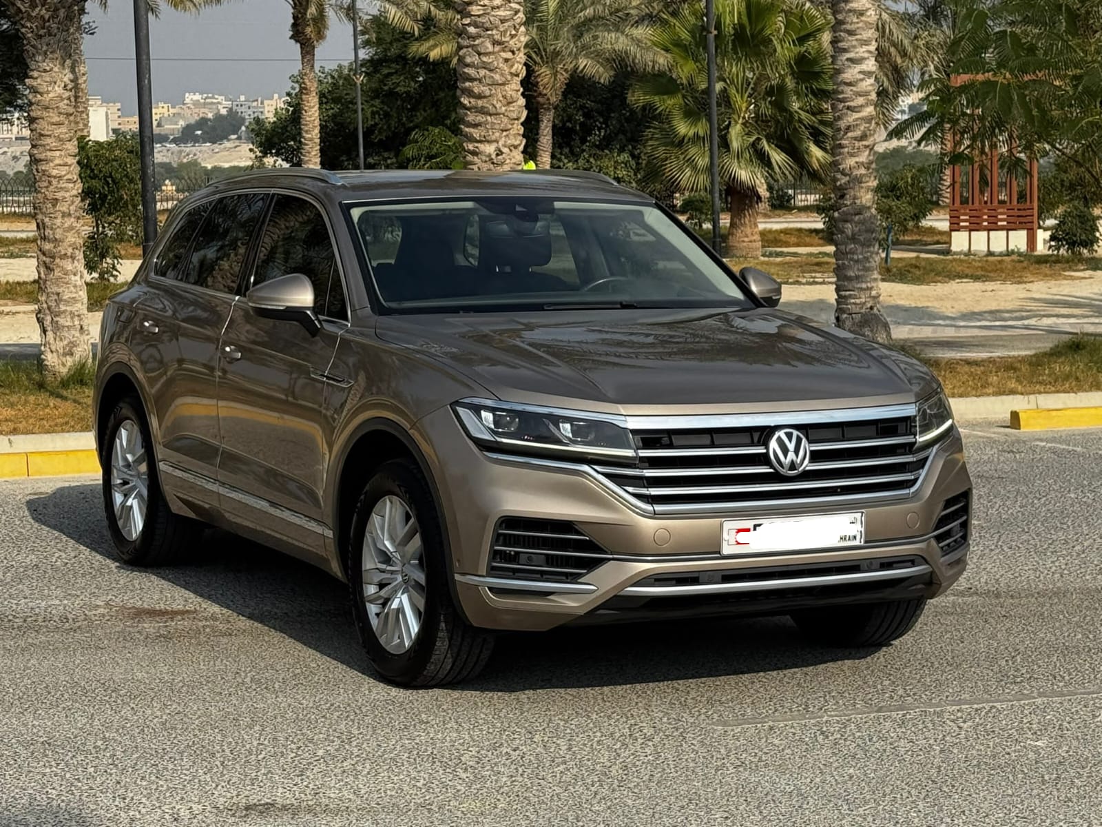 Volkswagen Touareg 2018 (Gold)