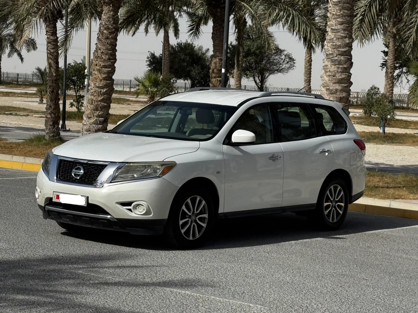 Nissan Pathfinder 2014 (White)