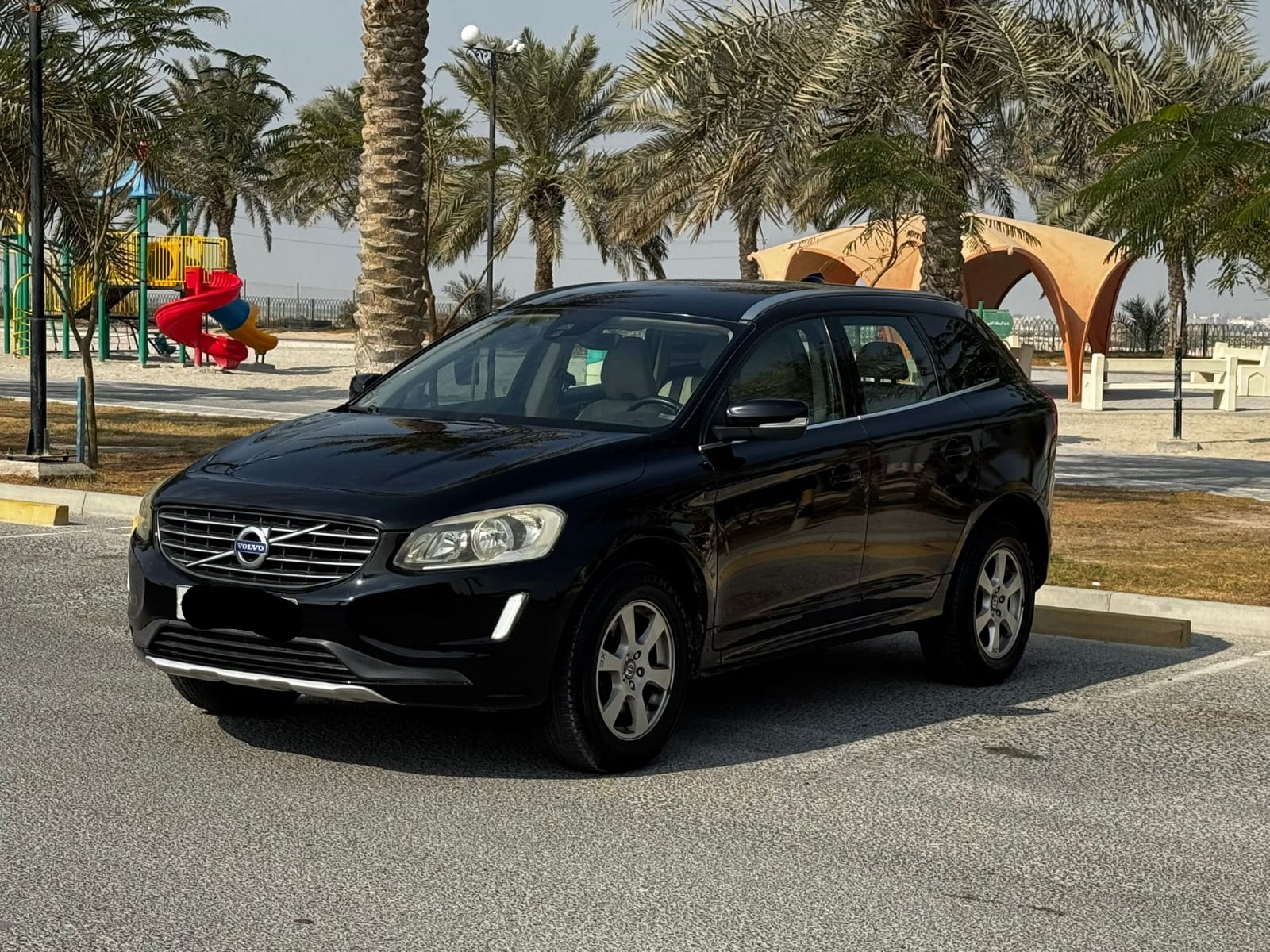 Volvo XC60 / 2015 (Black)