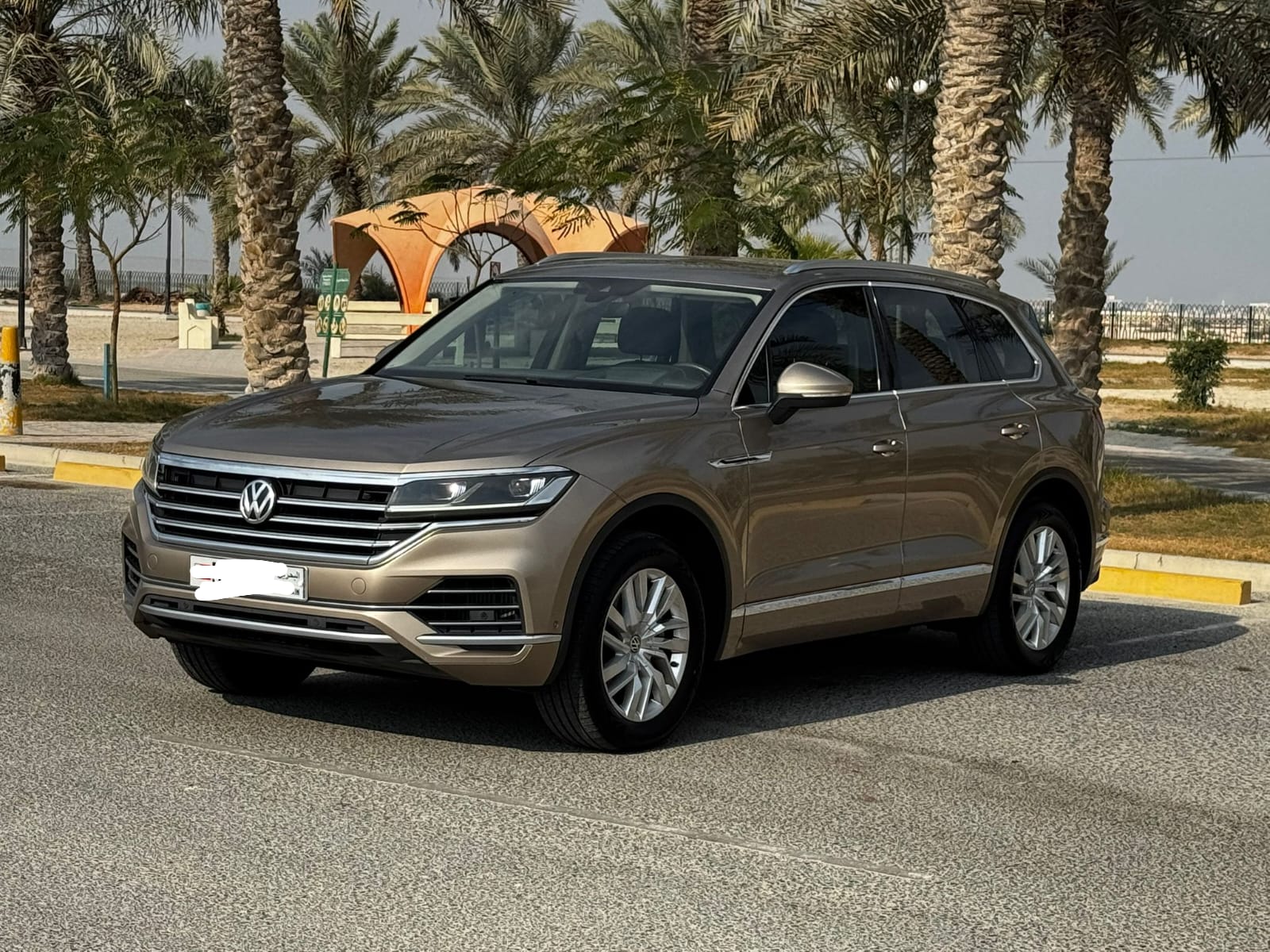 Volkswagen Touareg 2018 (Gold)