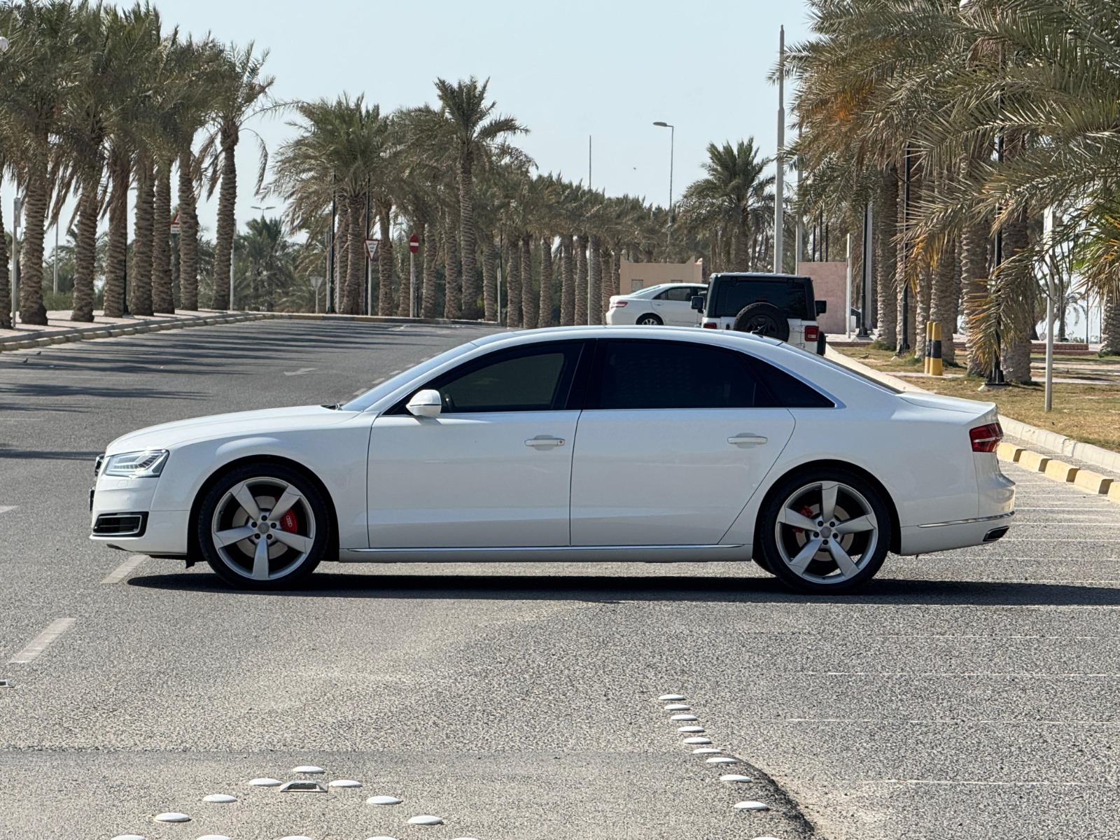 Audi A8L 2016 (White)