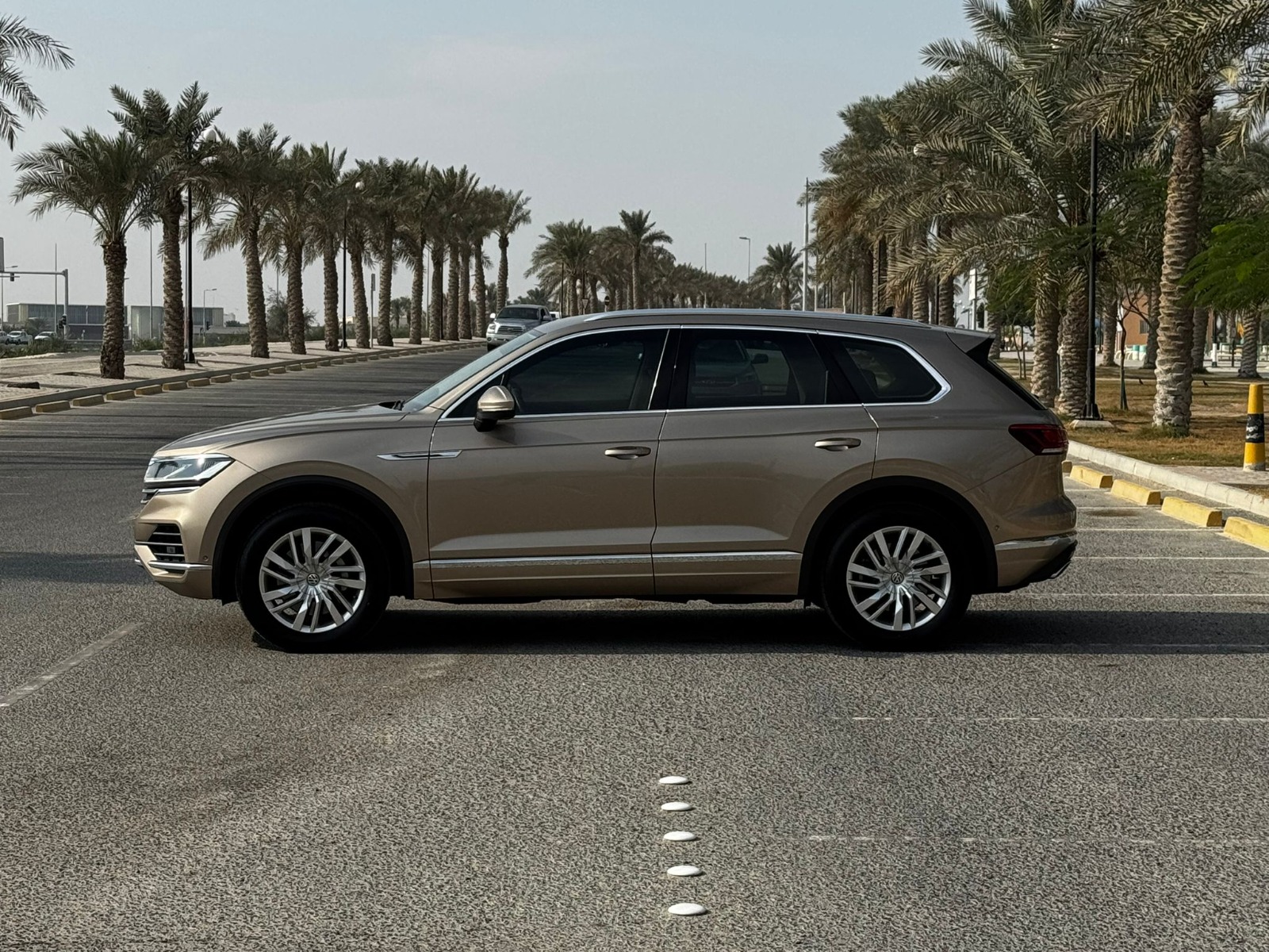 Volkswagen Touareg 2018 (Gold)