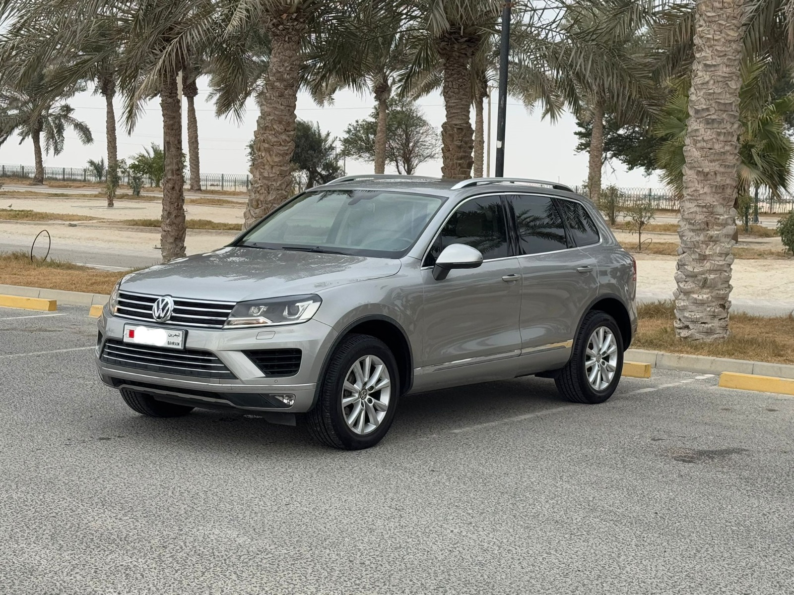 🚗 2016 Volkswagen Touareg – Silver 🚗