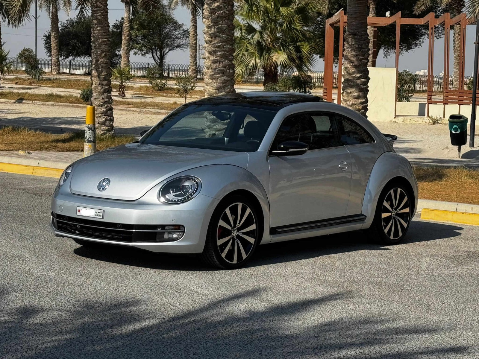 🚗 2015 Volkswagen Beetle (Silver)