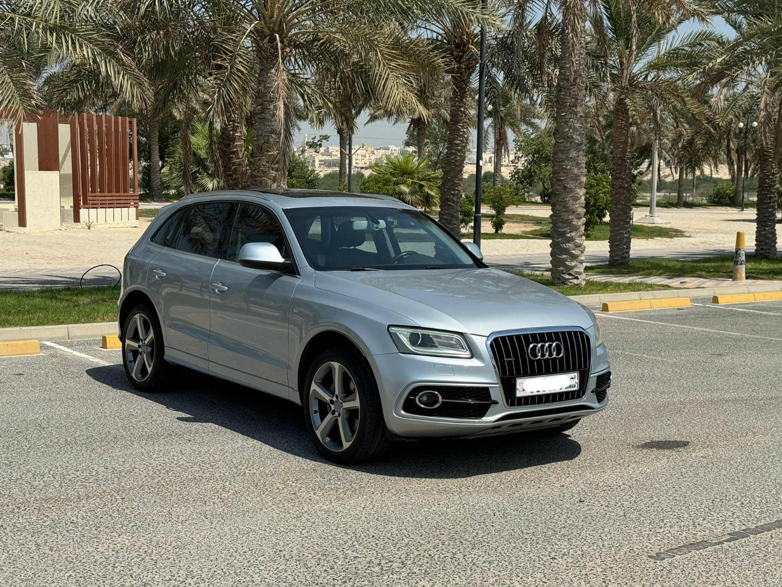 🚗 For Sale: 2014 Audi Q5 (Silver)