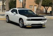 🚗💨 For Sale: 2013 Dodge Challenger R/T (White&Black)