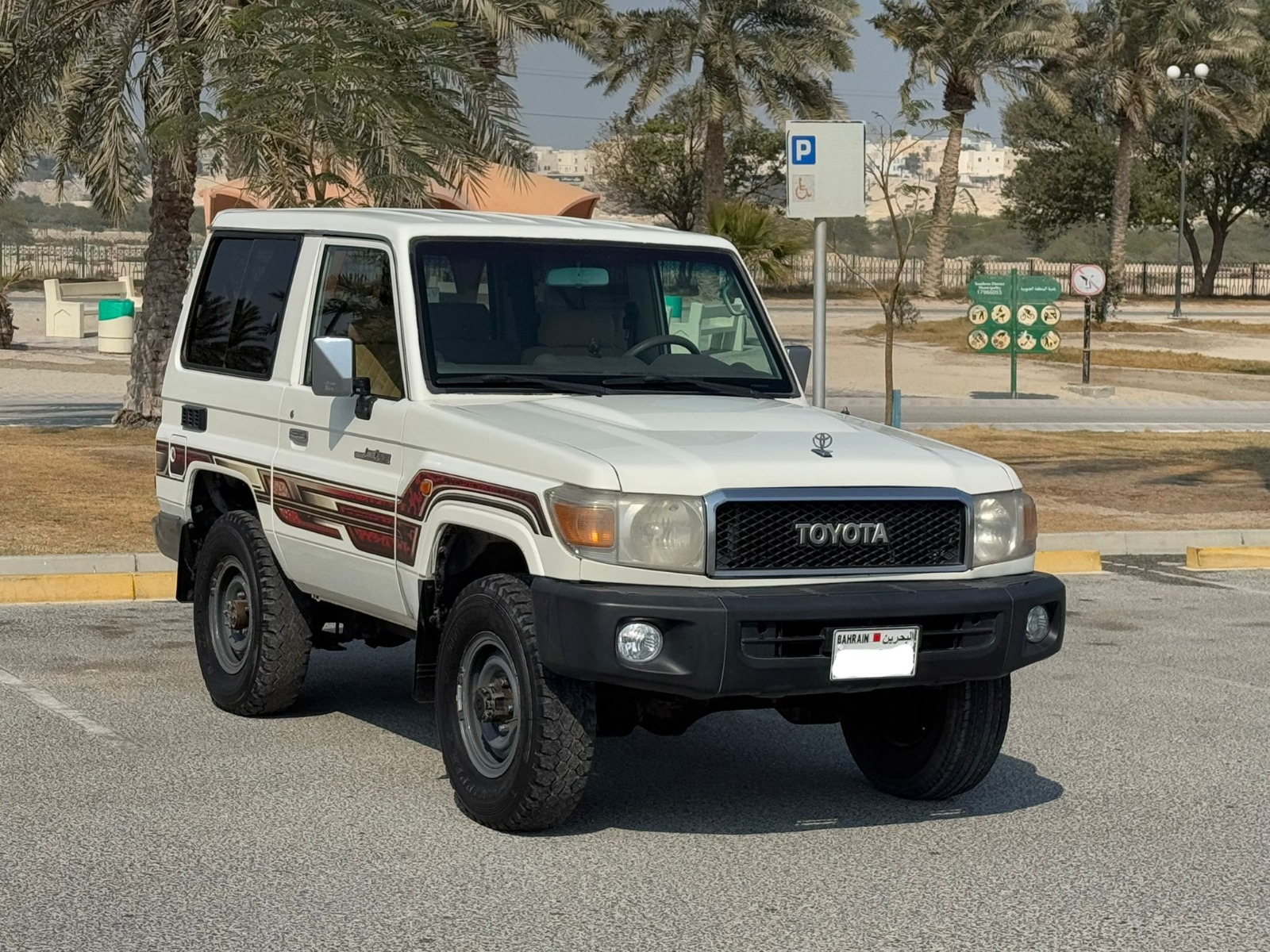 🚗 For Sale: Toyota Land Cruiser 2012 (White)