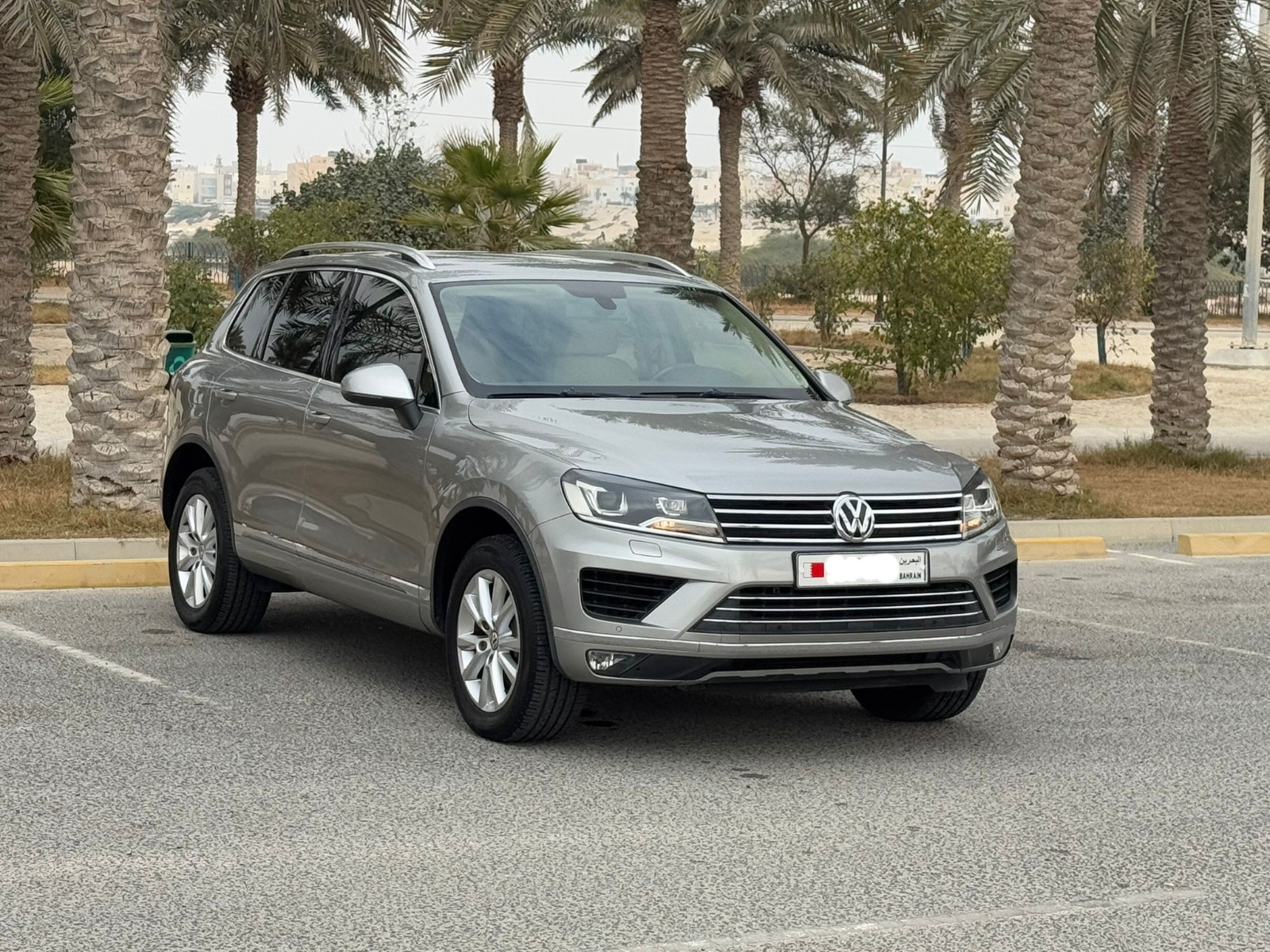 🚗 2016 Volkswagen Touareg – Silver 🚗