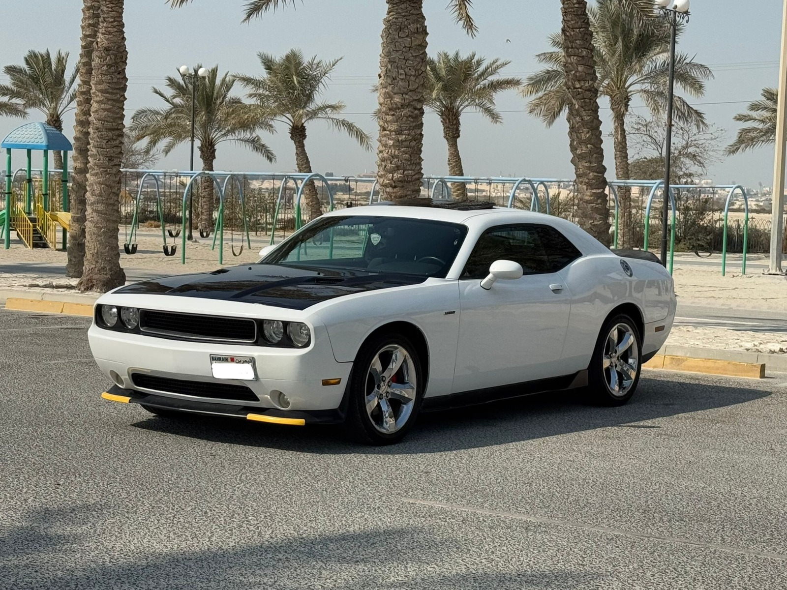 🚗💨 For Sale: 2013 Dodge Challenger R/T (White&Black)