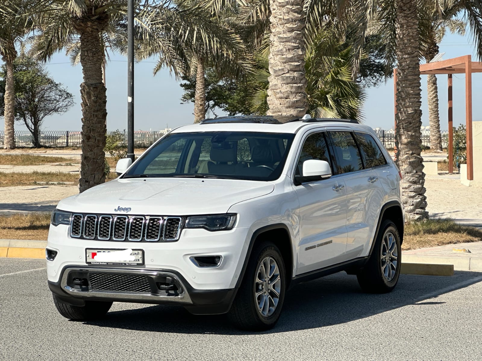 🚗 For Sale: 2018 Jeep Grand Cherokee LTD (White)