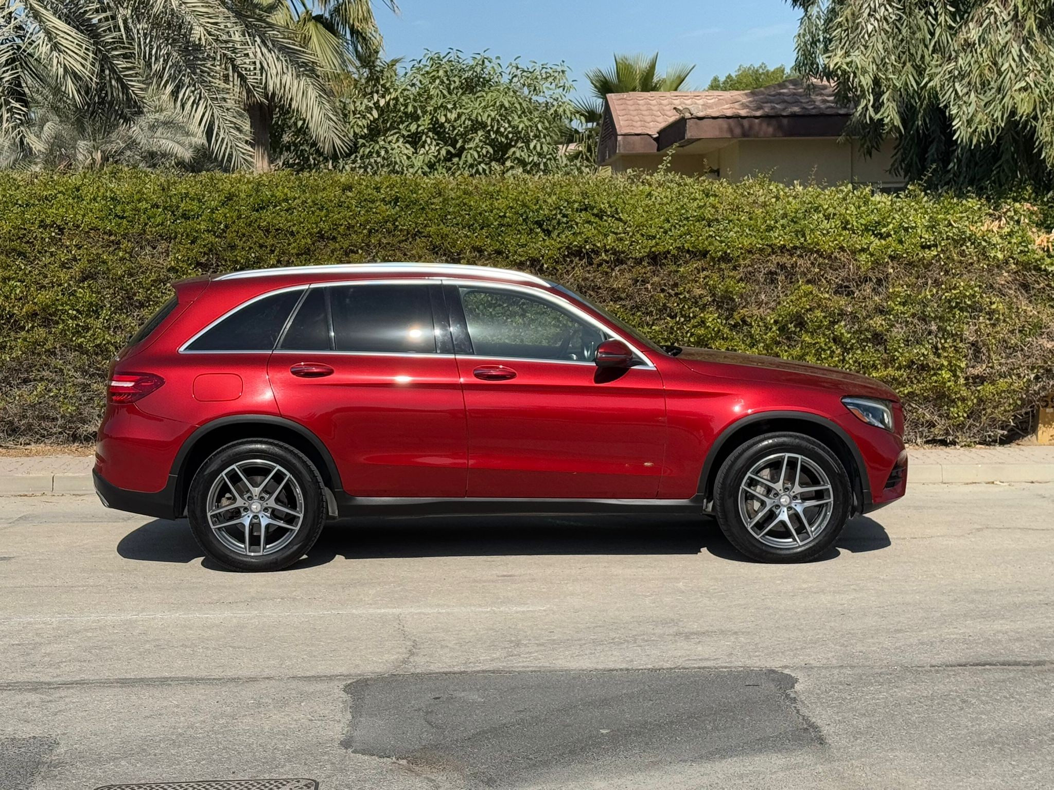 🚗 For Sale: 2017 Mercedes GLC-300 (Red)