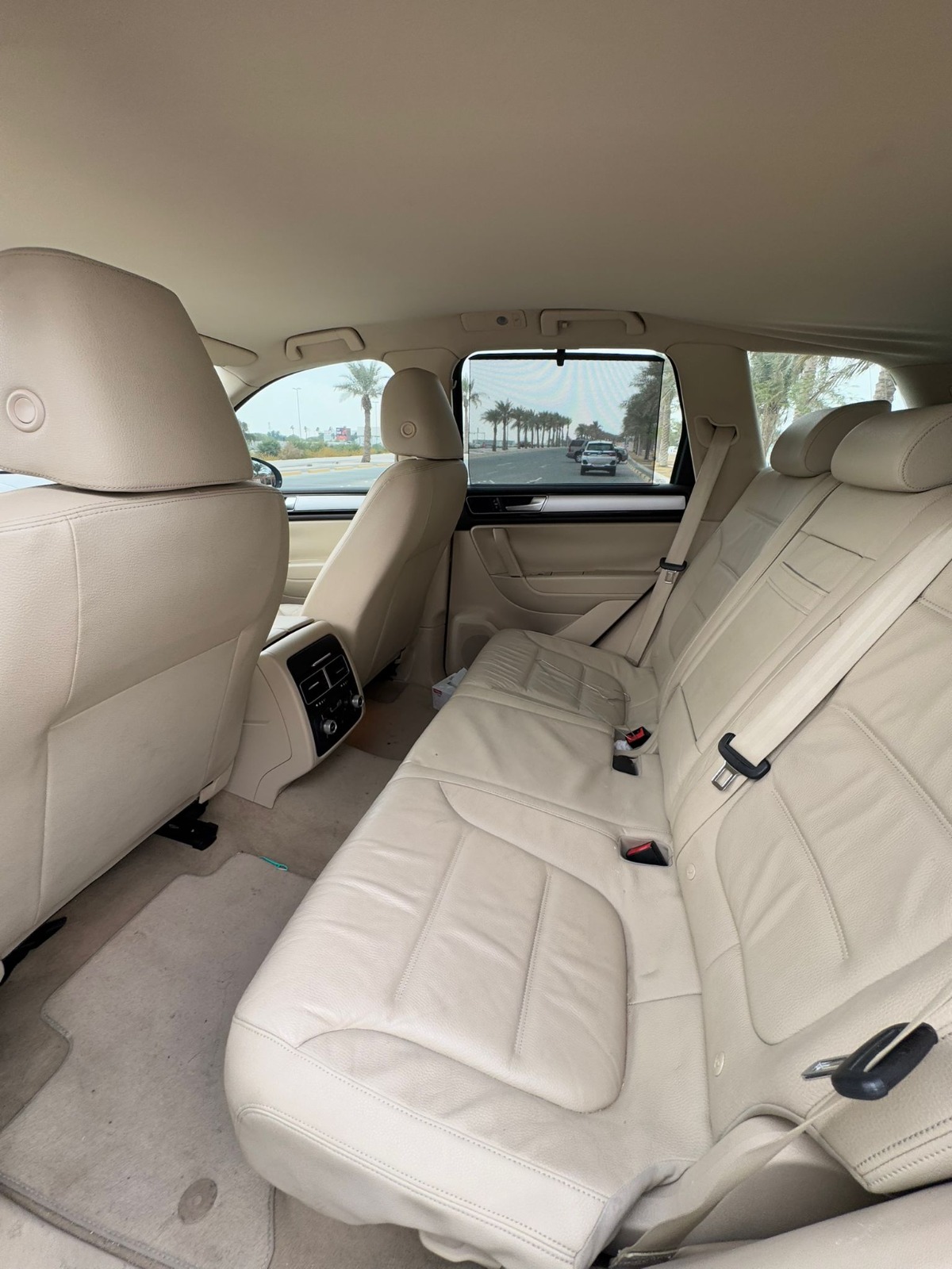 🚗 2016 Volkswagen Touareg – Silver 🚗