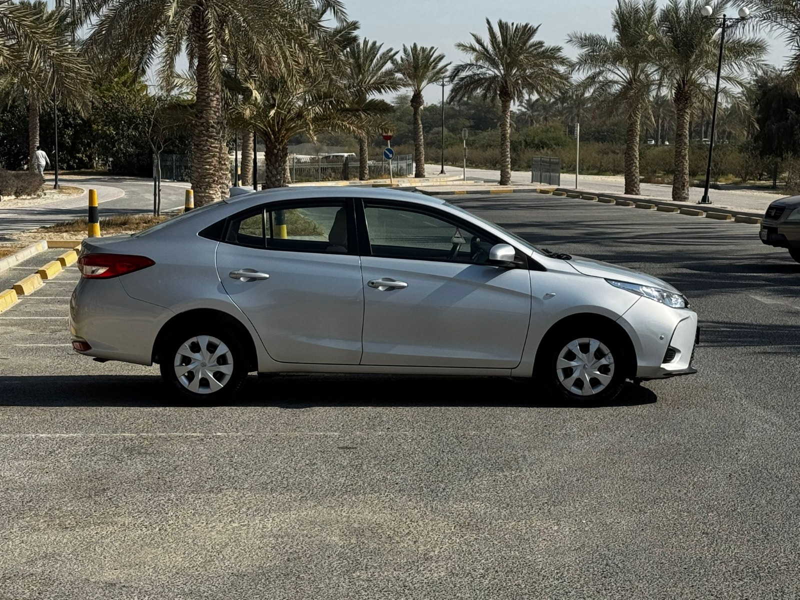 🚗 FOR SALE: Toyota Yaris 2021 (Silver)