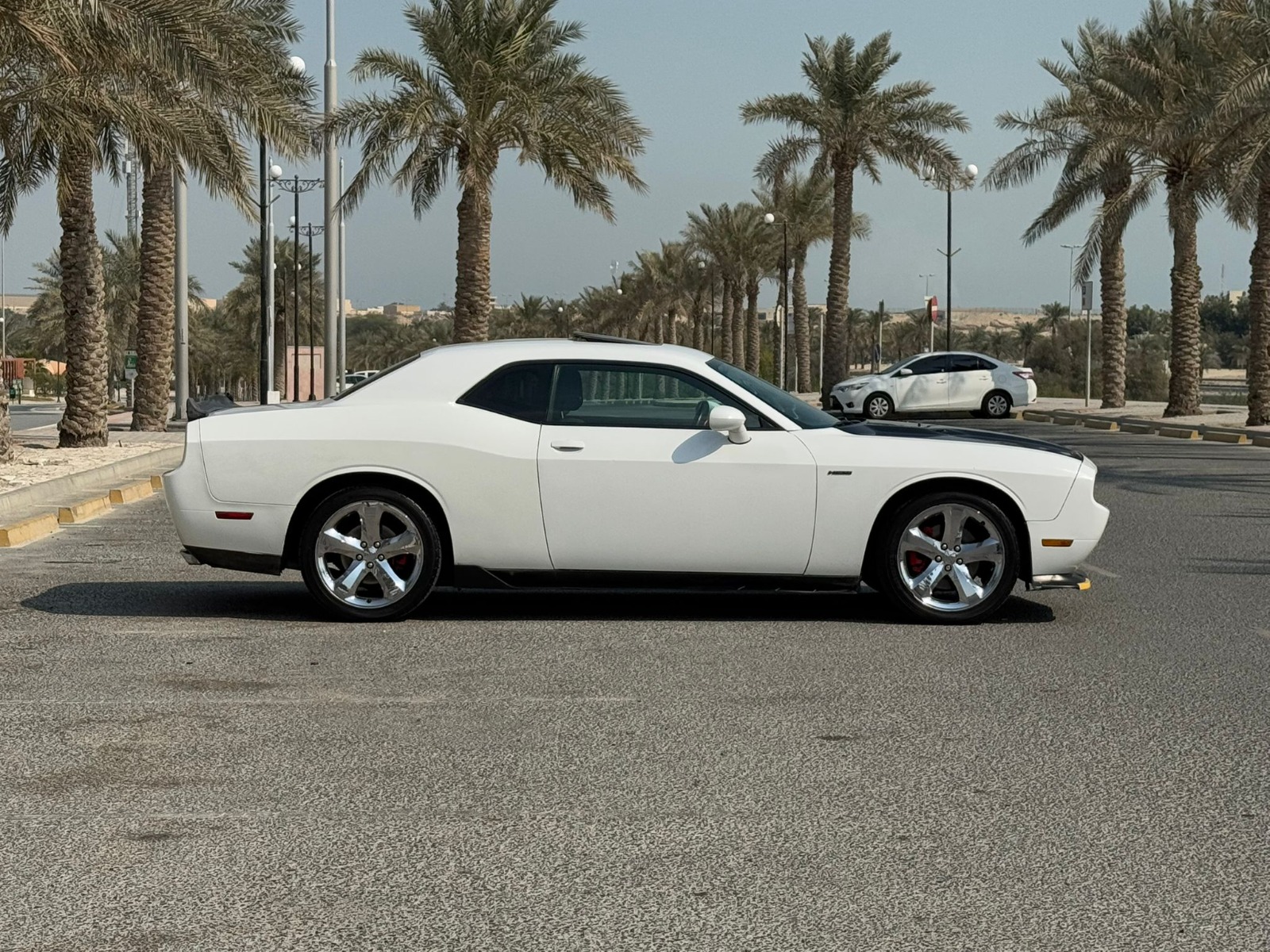 🚗💨 For Sale: 2013 Dodge Challenger R/T (White&Black)