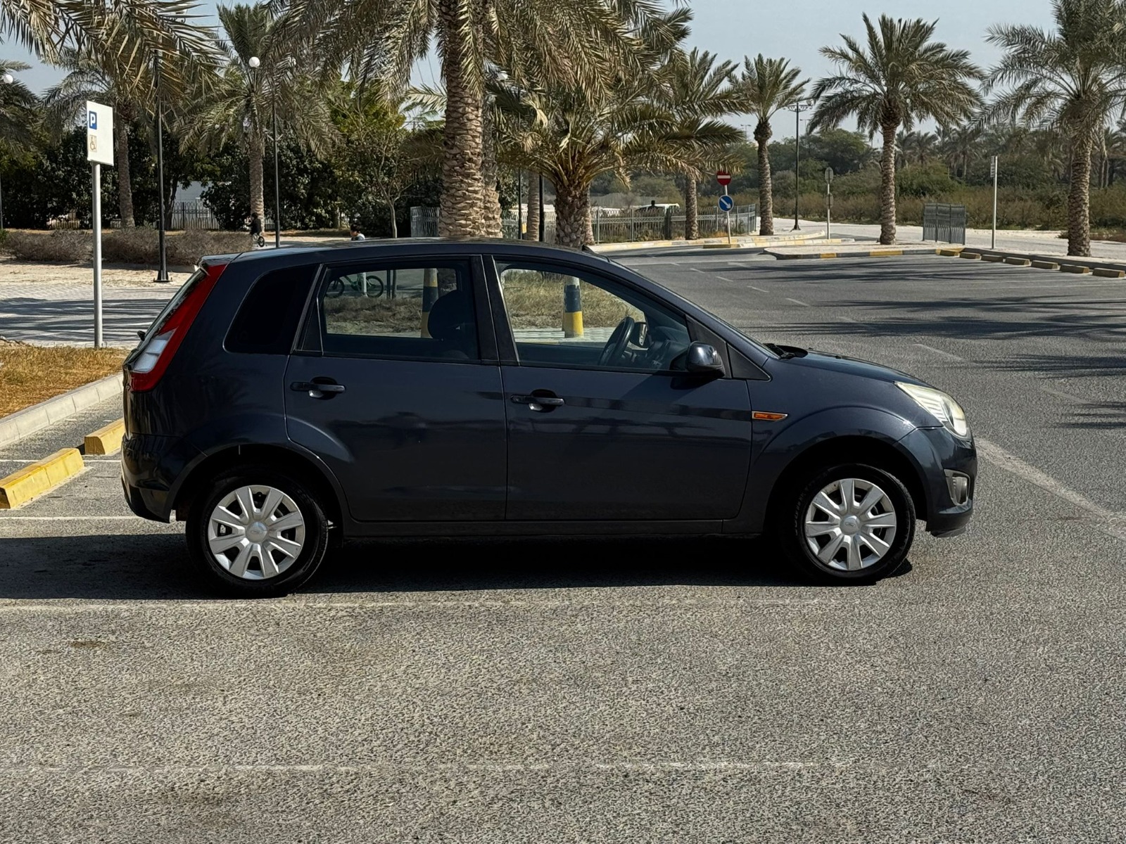 🚗 For Sale: 2013 Ford Figo (Grey)