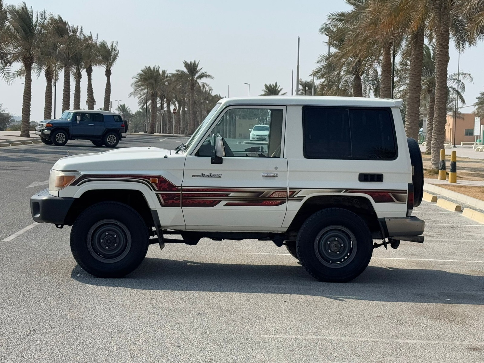 🚗 For Sale: Toyota Land Cruiser 2012 (White)