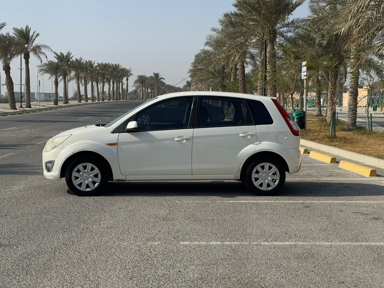 🚗 For Sale: 2014 Ford Figo (White)