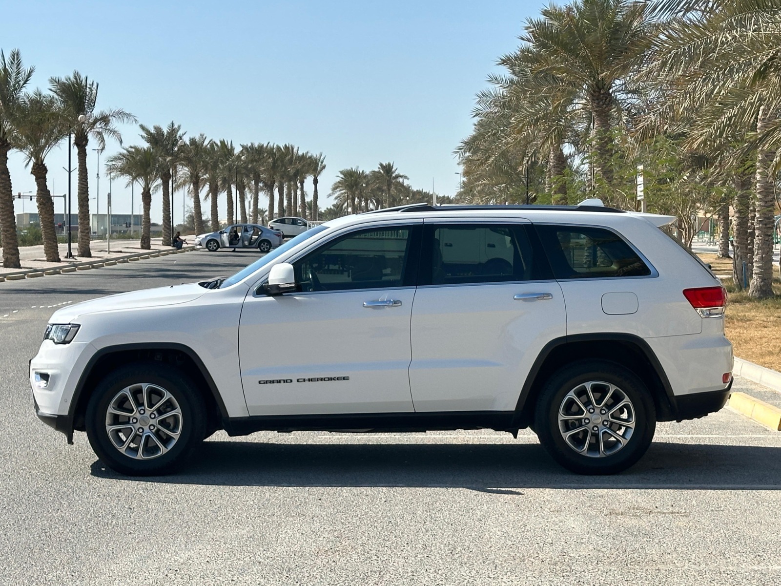 🚗 For Sale: 2018 Jeep Grand Cherokee LTD (White)