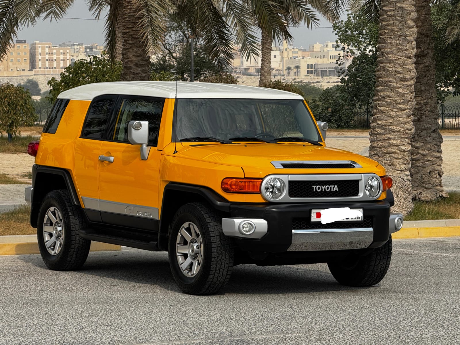 🚗 FOR SALE: 2017 Toyota FJ-Cruiser (White & Yellow) 🚗