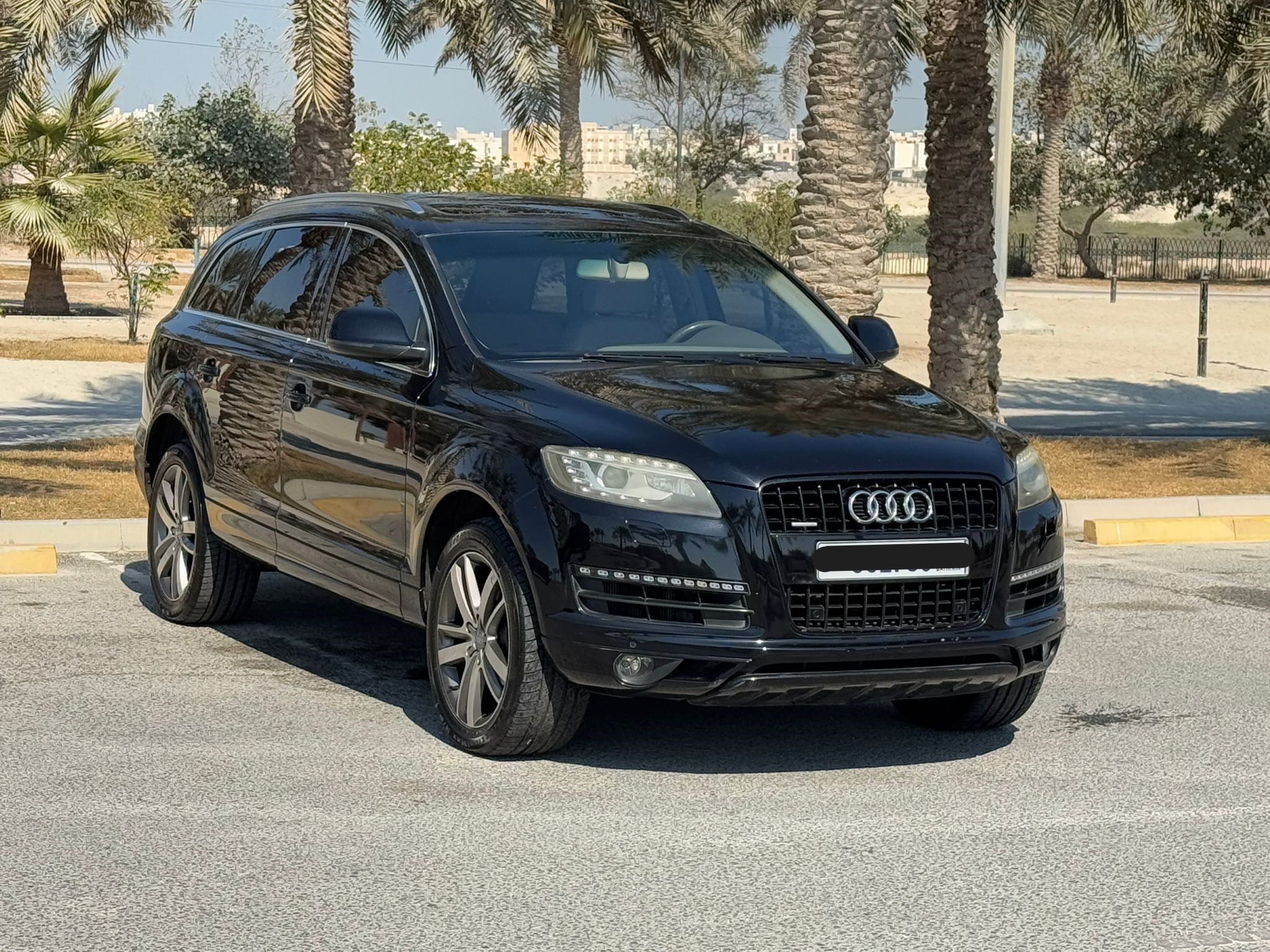 🚗 For Sale: Audi Q7 2013 (Black)