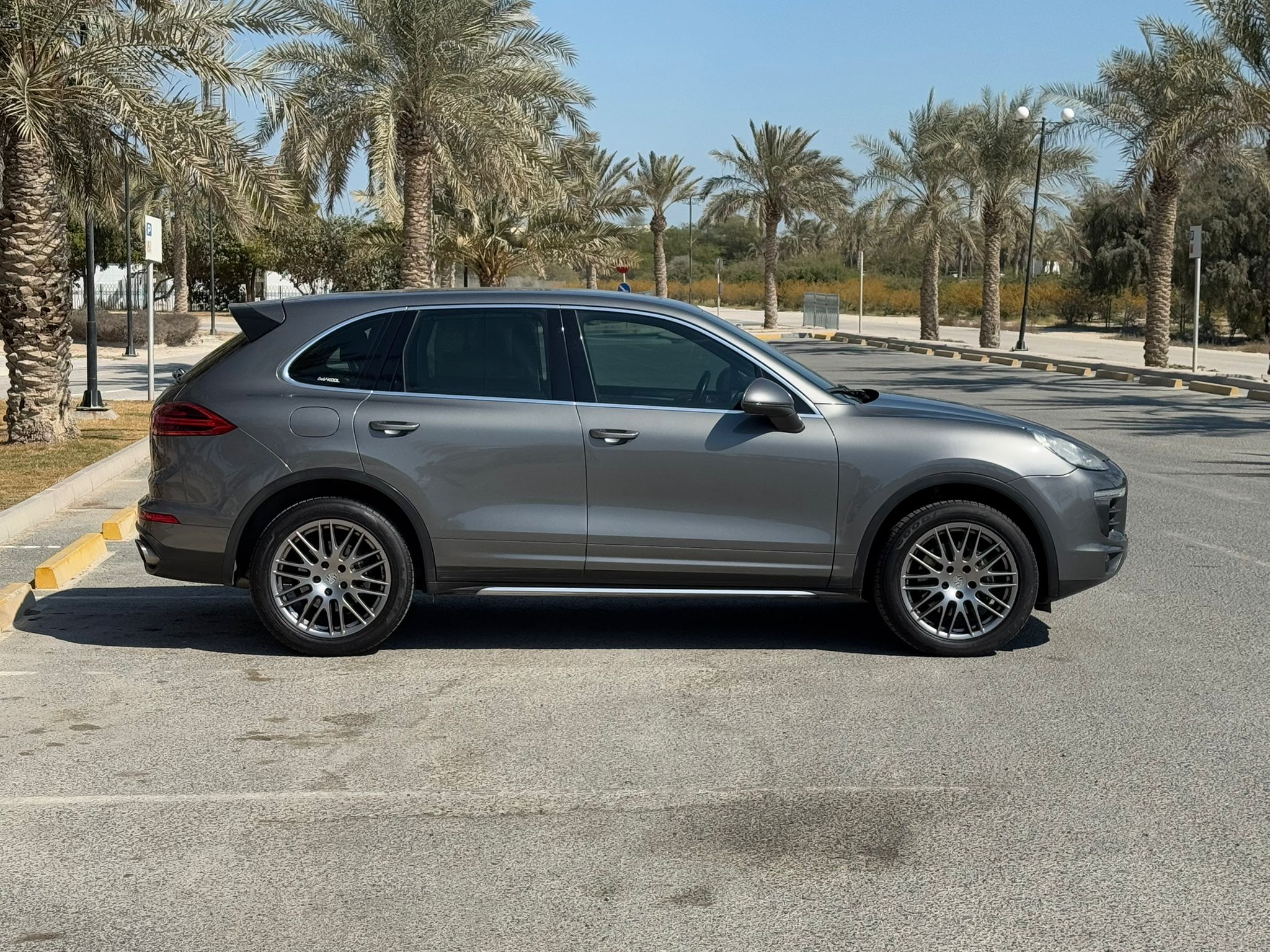 🚗 For Sale: 2016 Porsche Cayenne (Grey) 🚗