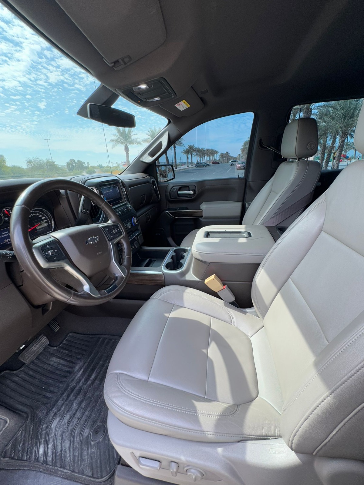 🚗 For Sale: 2019 Chevrolet Silverado RST (White)