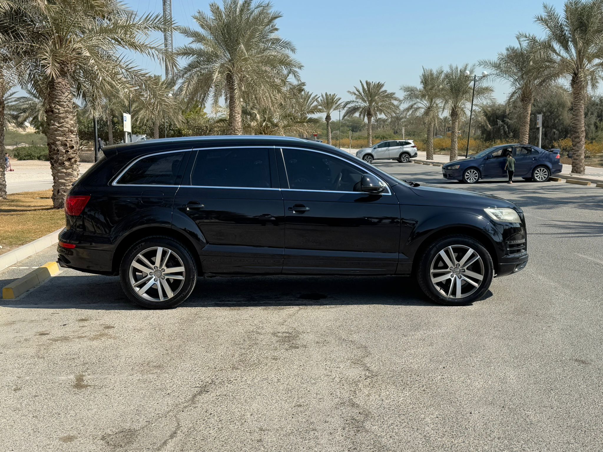 🚗 For Sale: Audi Q7 2013 (Black)
