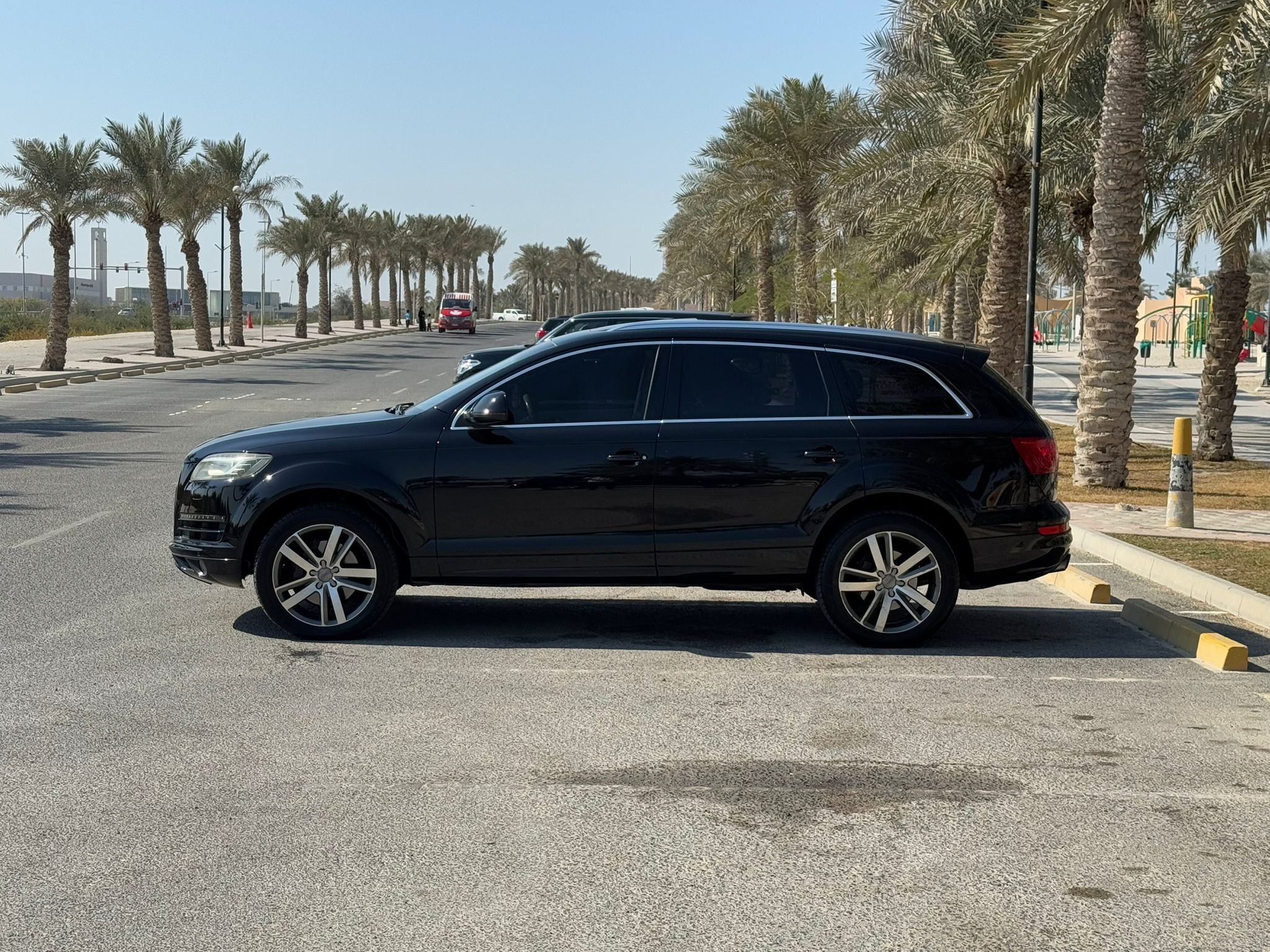 🚗 For Sale: Audi Q7 2013 (Black)