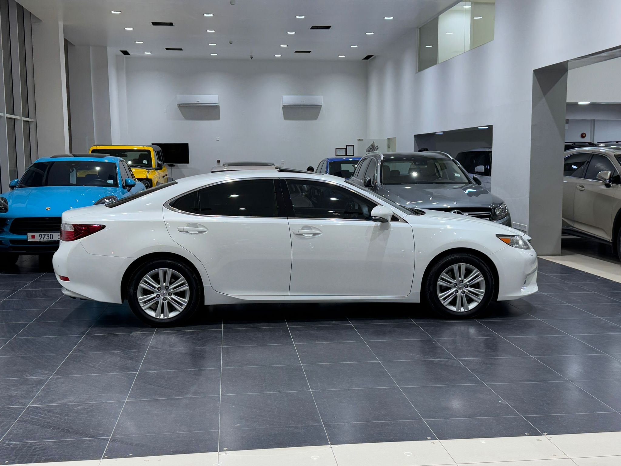 🚗 For Sale:Lexus ES-350 2014(Pearl)